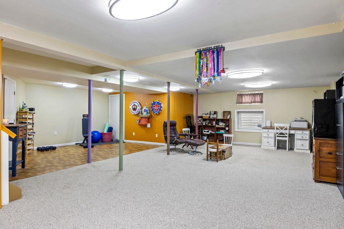 Home Office, Interior