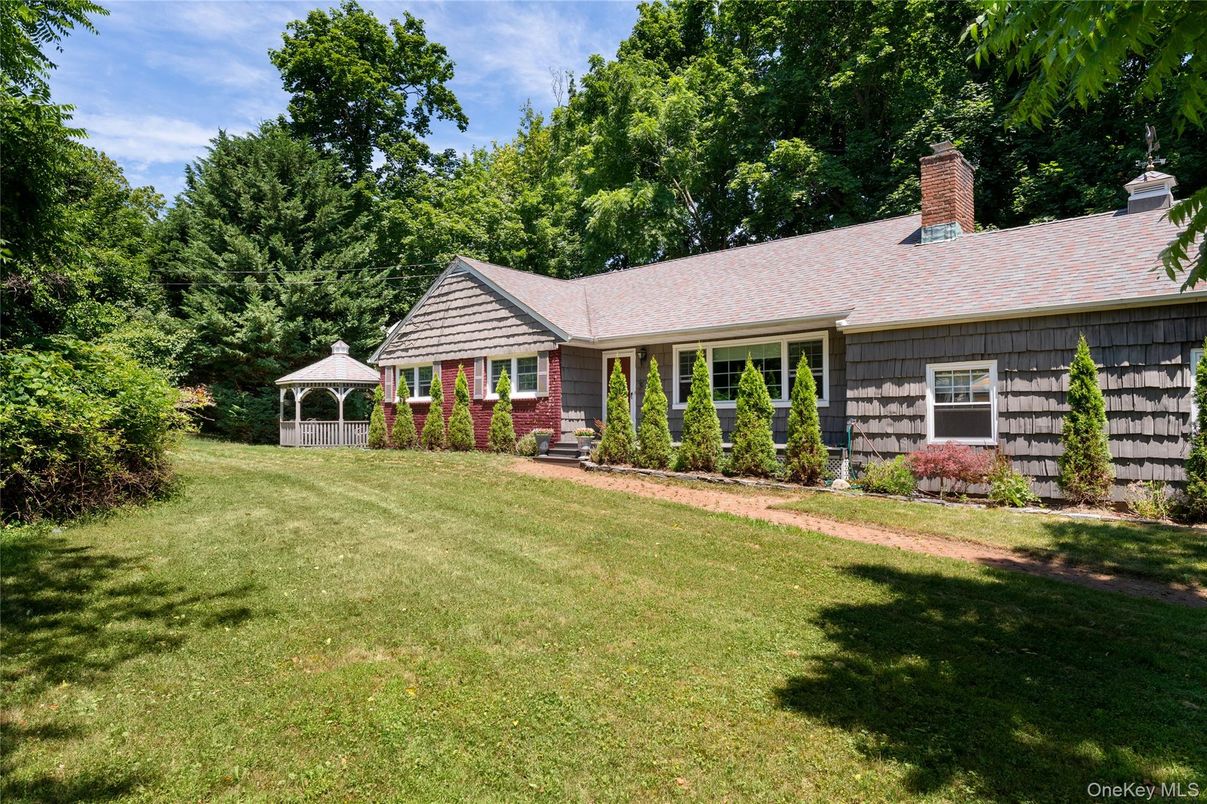 Backyard, Exterior, Facade, Ranch