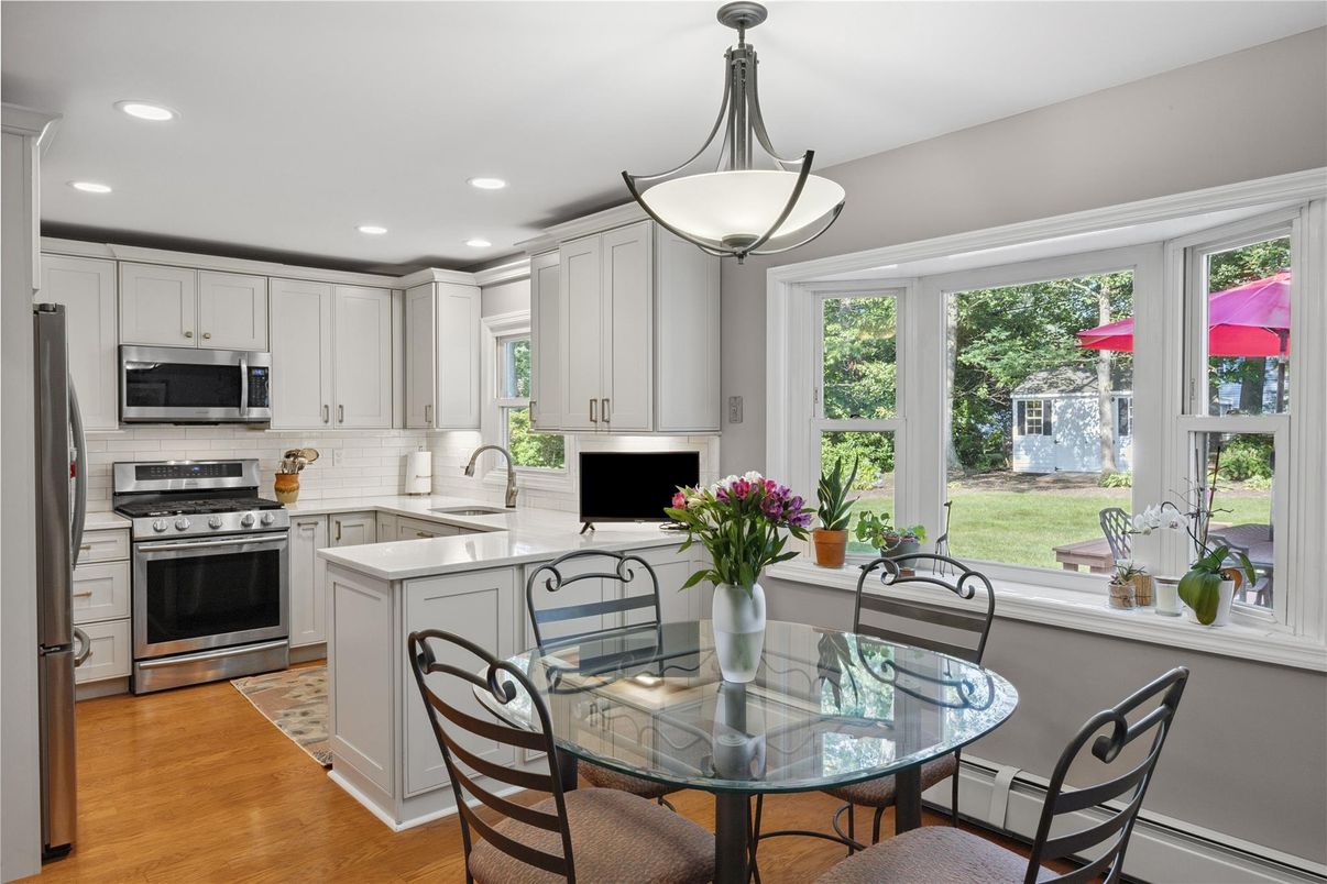 Dining room, Interior, Kitchen, Pendant Lights, Recessed Lighting, Stainless Steel Appliances, Wood Texture Flooring