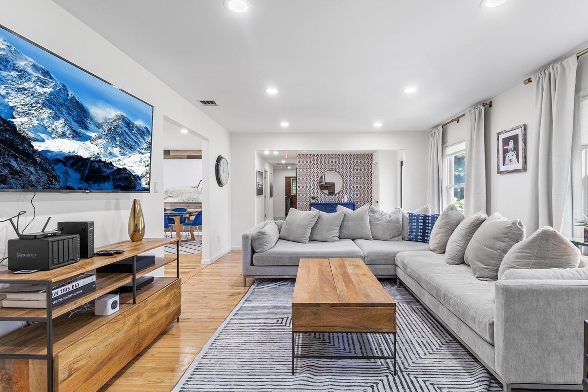 Interior, Living room, Recessed Lighting, Wood Texture Flooring