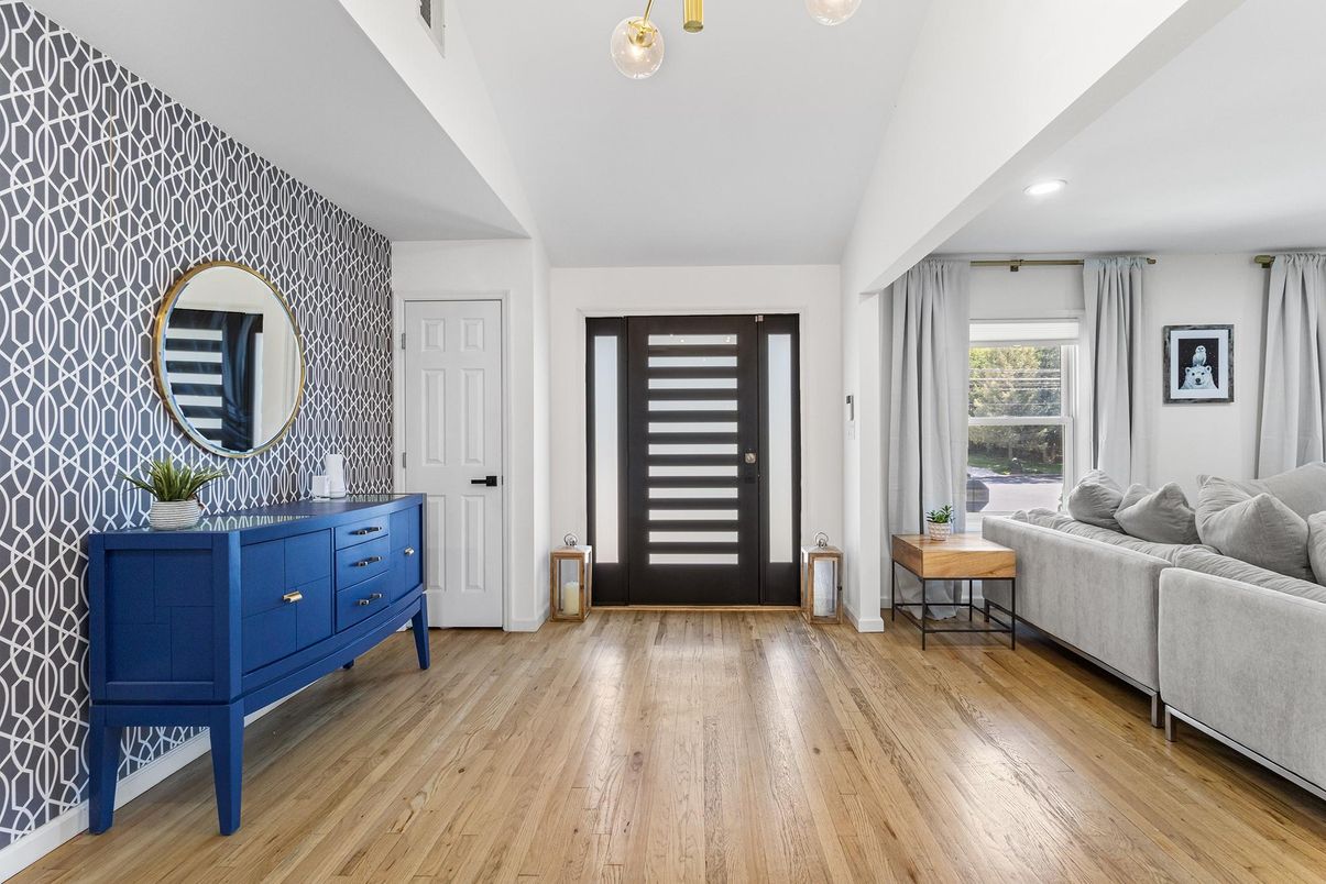 Interior, Living room, Pendant Lights, Recessed Lighting, Wood Texture Flooring