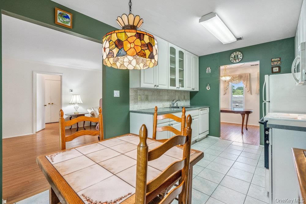 Dining room, Interior, Kitchen, Pendant Lights, Wood Texture Flooring