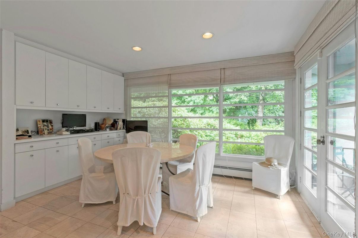 Dining room, Interior, Recessed Lighting