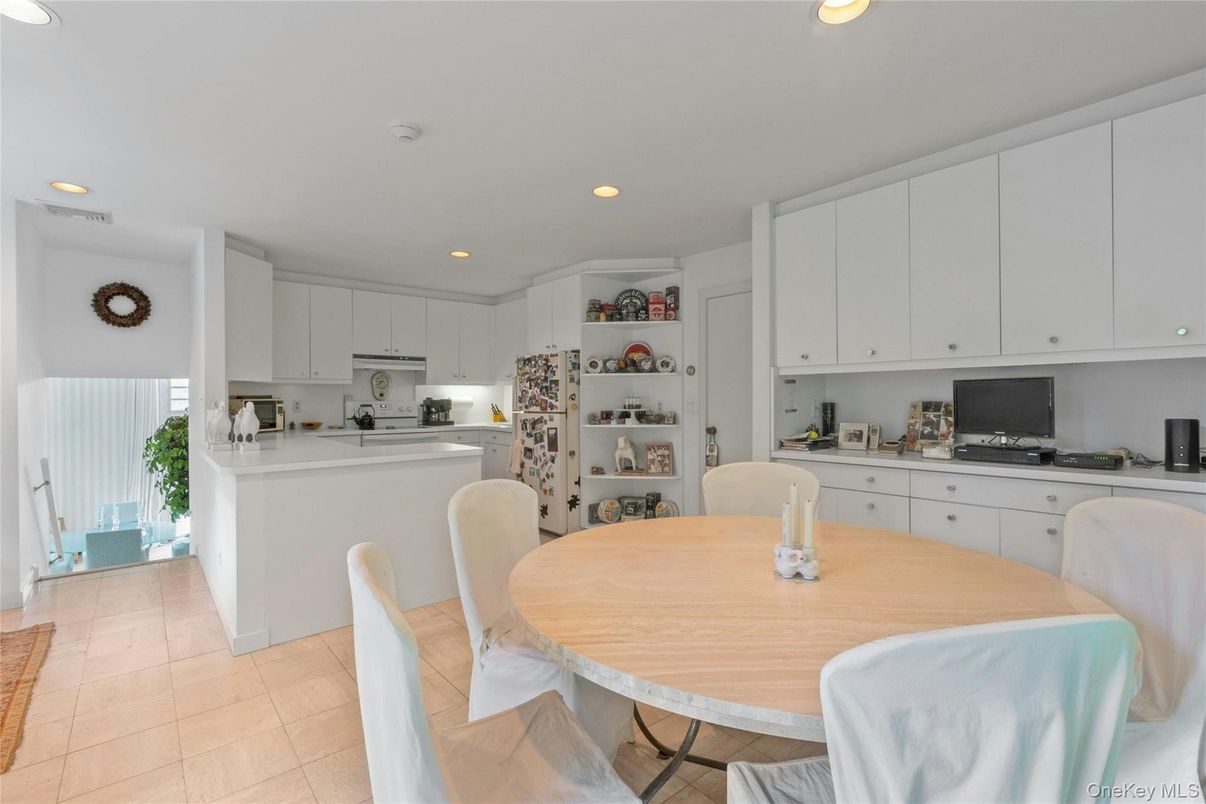Dining room, Interior, Kitchen, Recessed Lighting