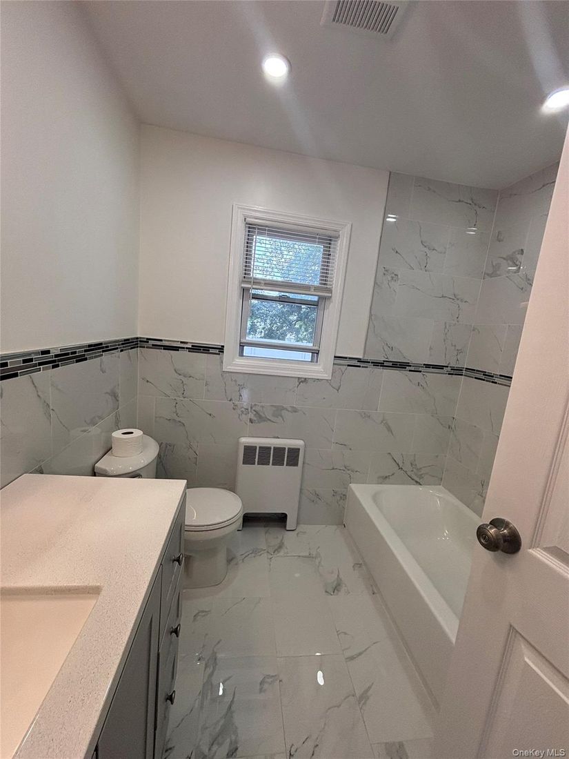Bathroom, Interior, Marble, Marble Walls, Recessed Lighting