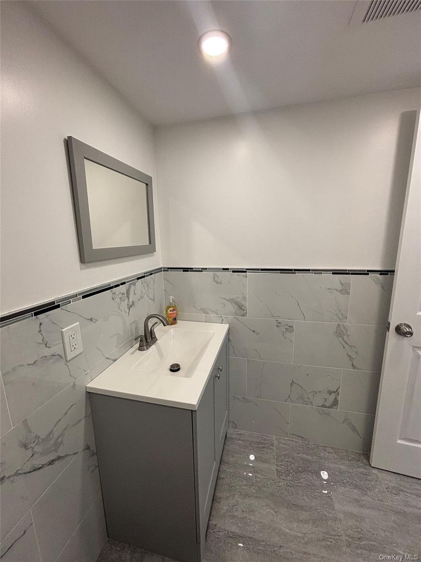 Bathroom, Interior, Marble Walls, Recessed Lighting