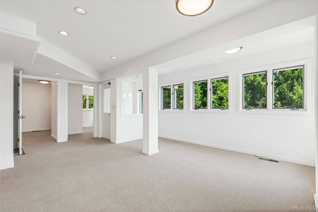 Empty room, Interior, Recessed Lighting