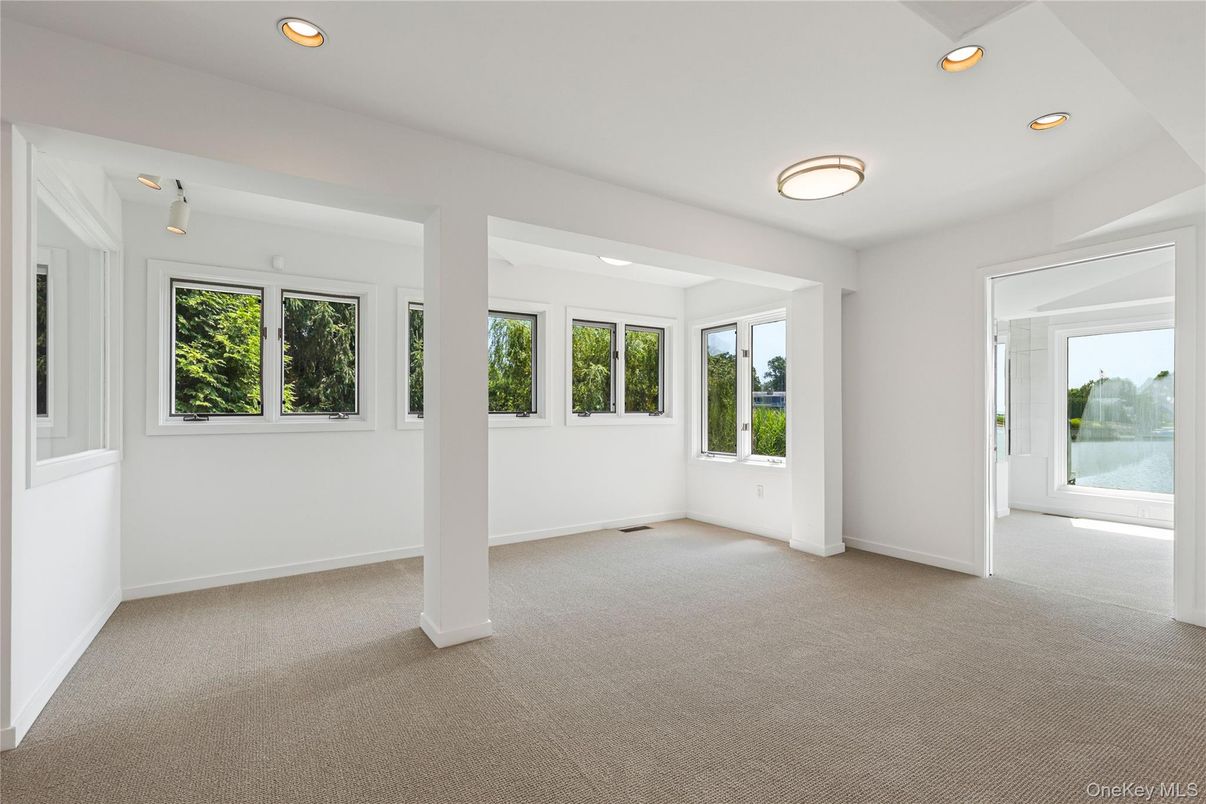 Empty room, Interior, Recessed Lighting