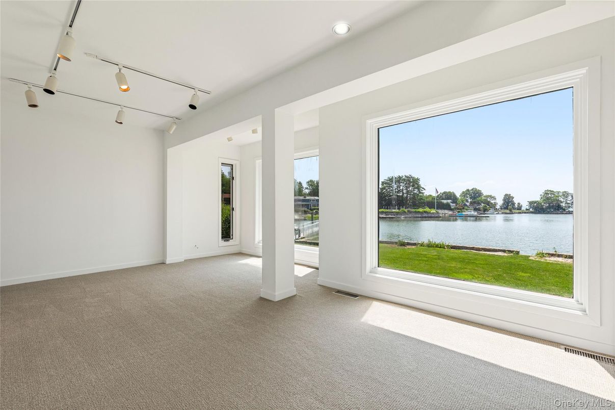 Empty room, Interior, Recessed Lighting, Water