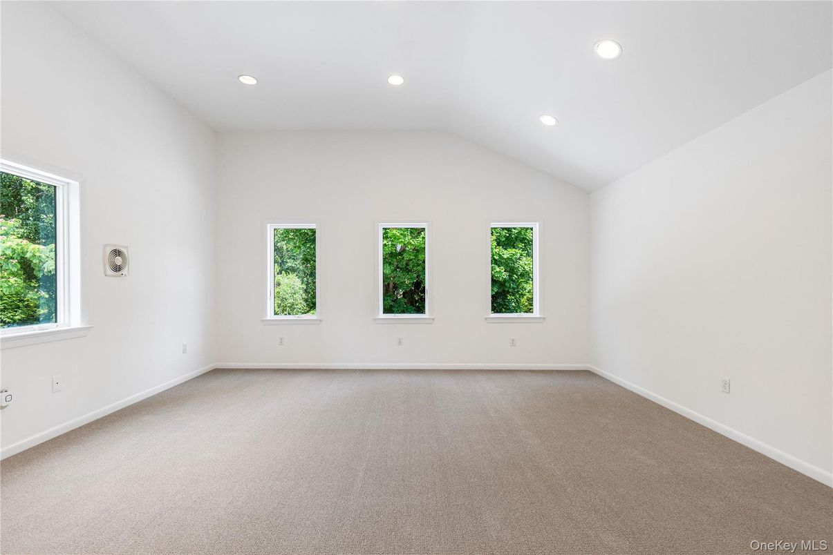 Empty room, Interior, Recessed Lighting