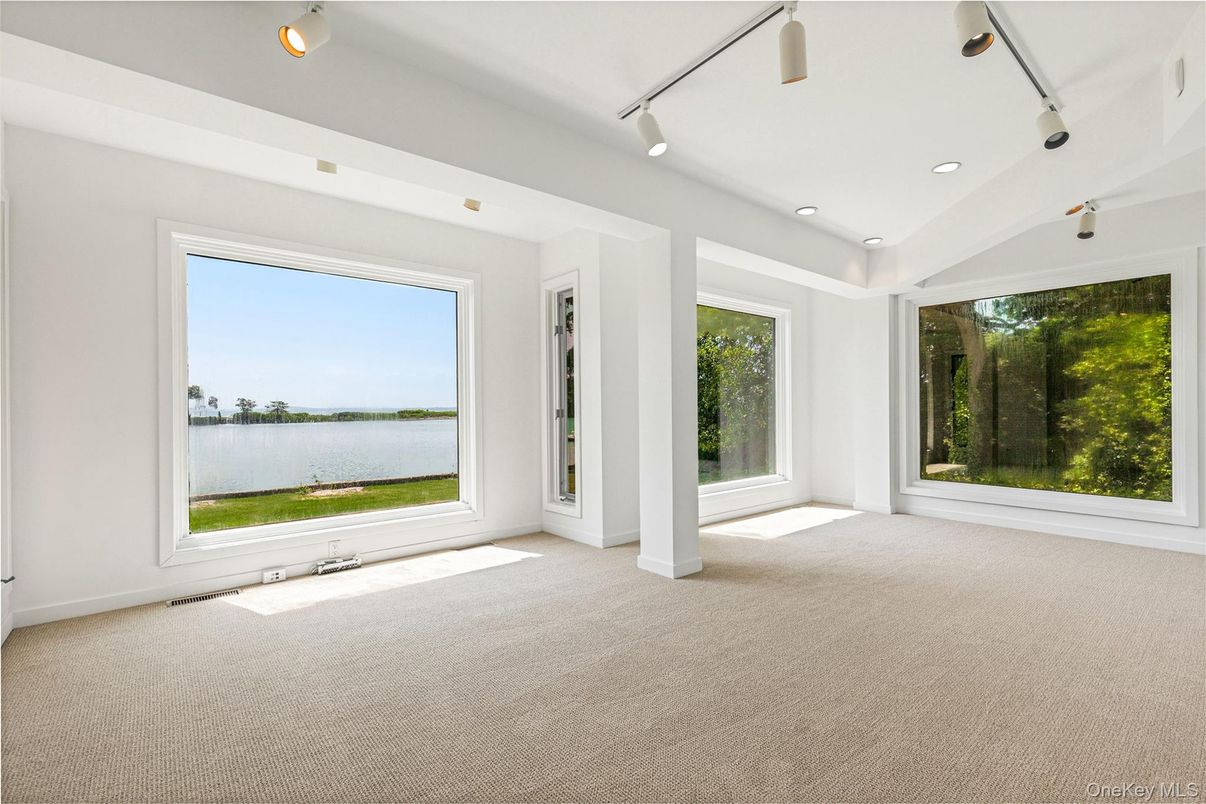 Empty room, Interior, Recessed Lighting, Water