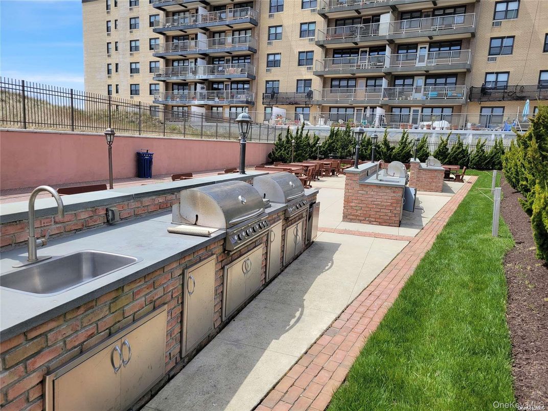 Exterior, Outdoor Kitchen