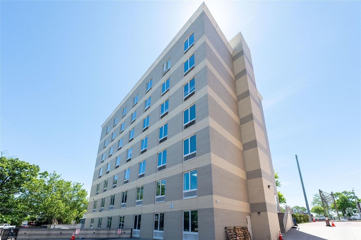 Exterior, Facade, Highrise