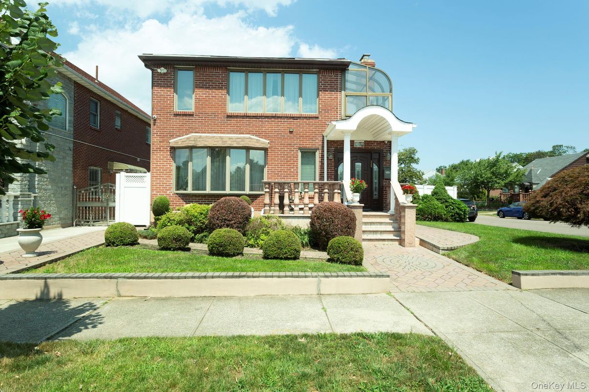Exterior, Facade, Brick Facade, Georgian