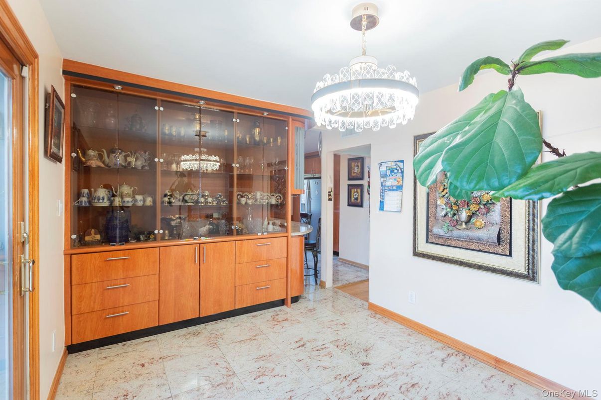 Chandelier, Interior