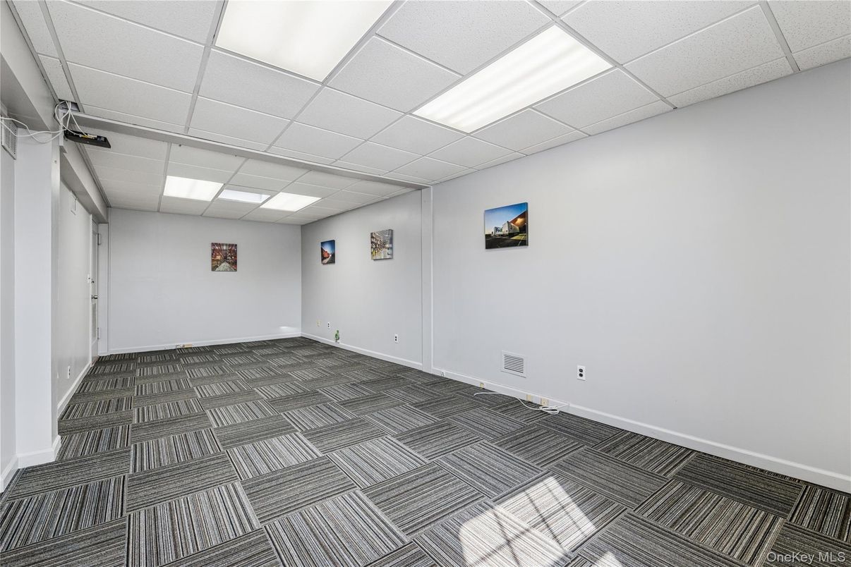 Empty room, Interior, Recessed Lighting