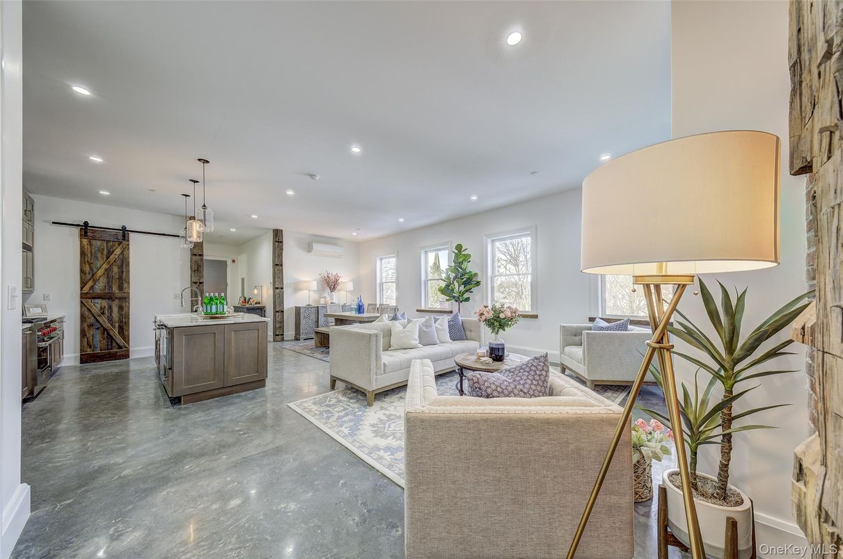 Interior, Living room, Pendant Lights, Recessed Lighting
