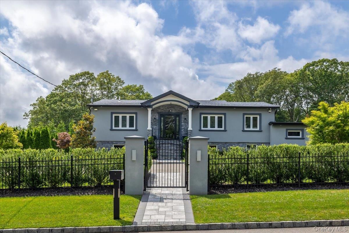 Exterior, Facade, French Provincial