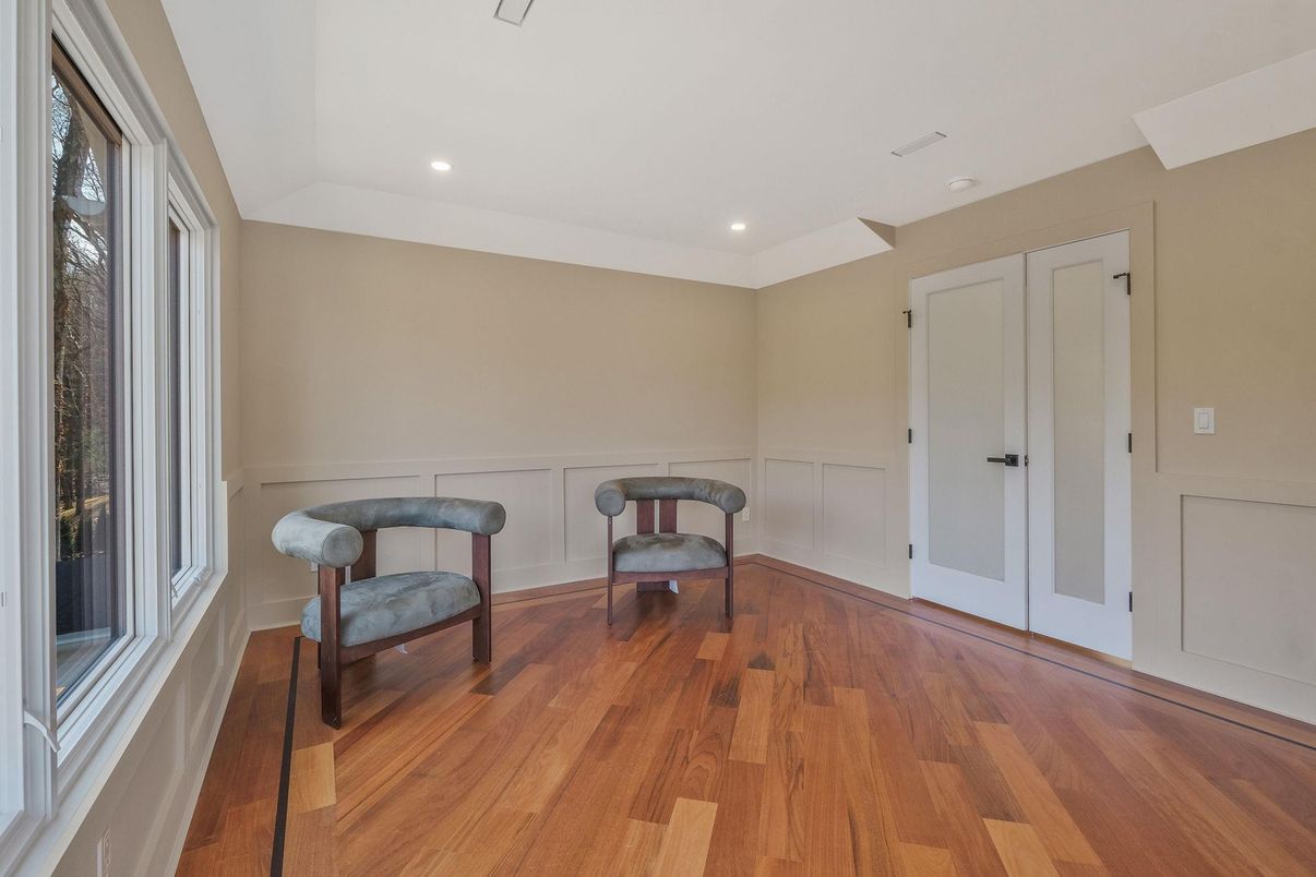 Interior, Recessed Lighting, Wood Texture Flooring