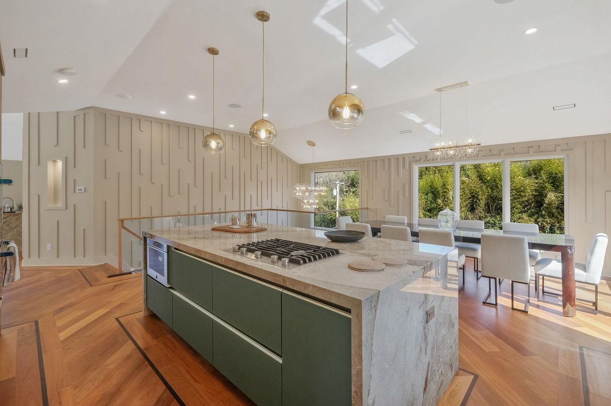 Chandelier, Dining room, Interior, Kitchen, Pendant Lights, Recessed Lighting, Wood Texture Flooring