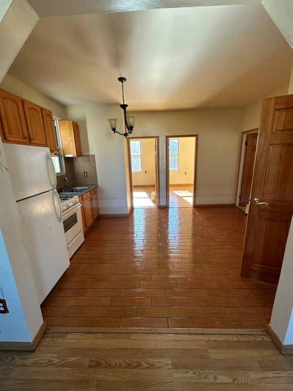 Interior, Kitchen, Pendant Lights, Wood Texture Flooring