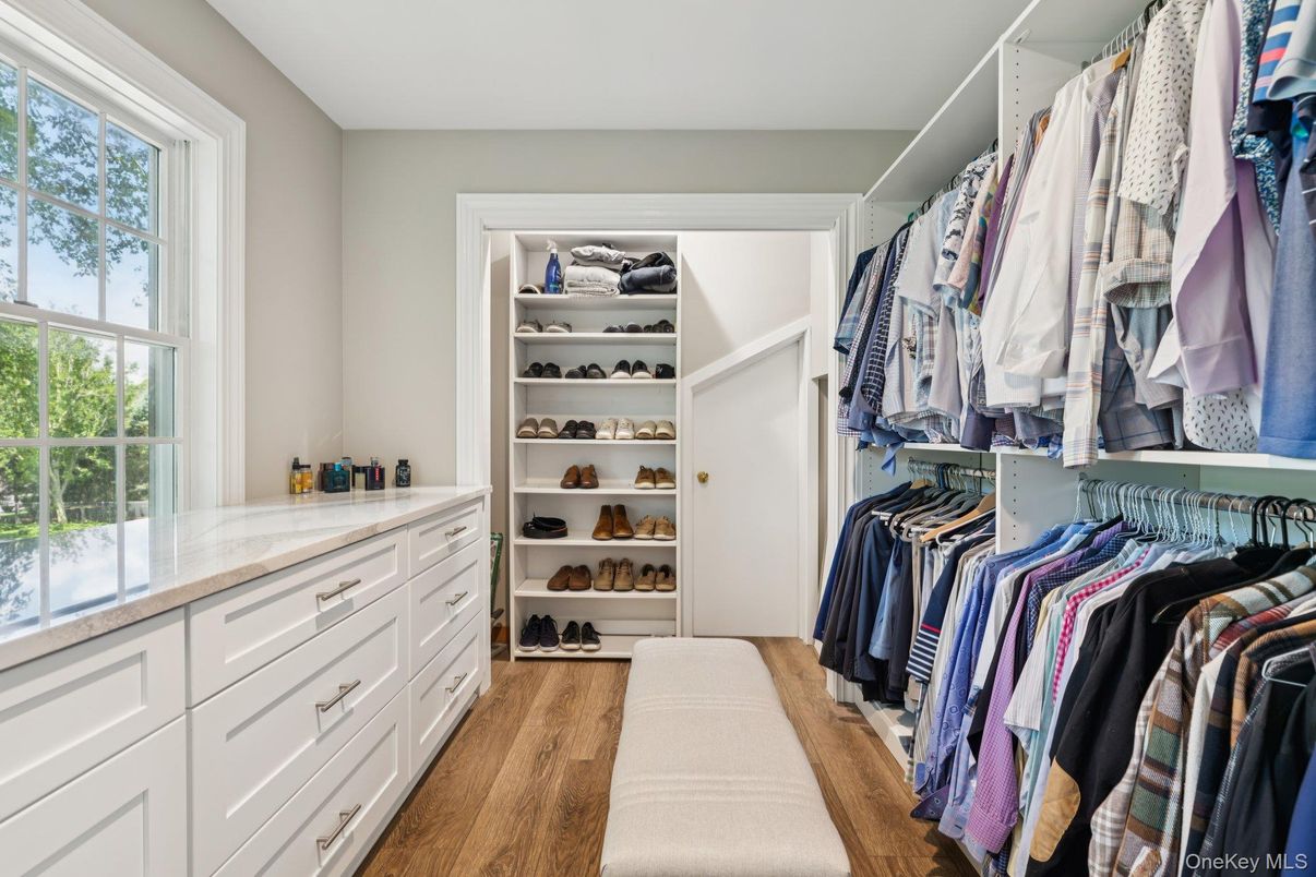 Interior, Walk-in Closets, Wood Texture Flooring