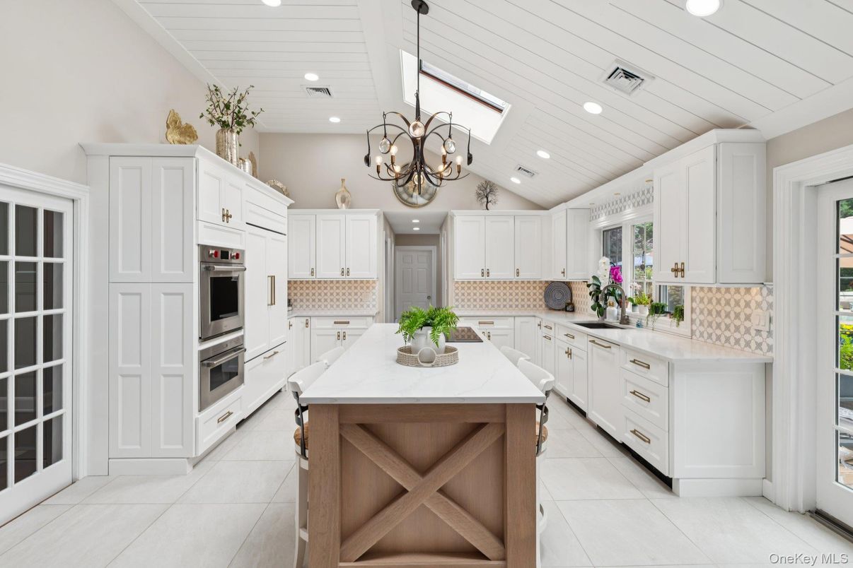 Chandelier, Interior, Kitchen, Recessed Lighting, Stainless Steel Appliances