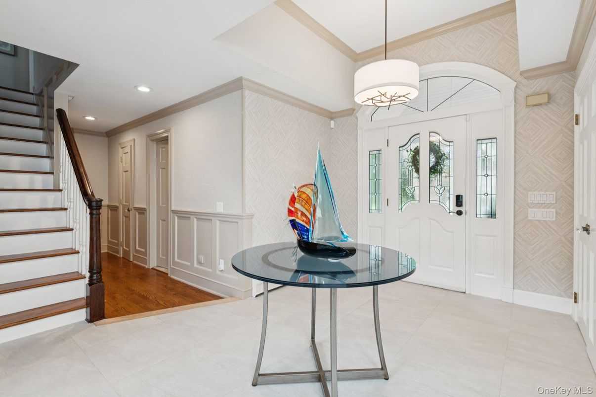Interior, Pendant Lights, Recessed Lighting, Wood Texture Flooring