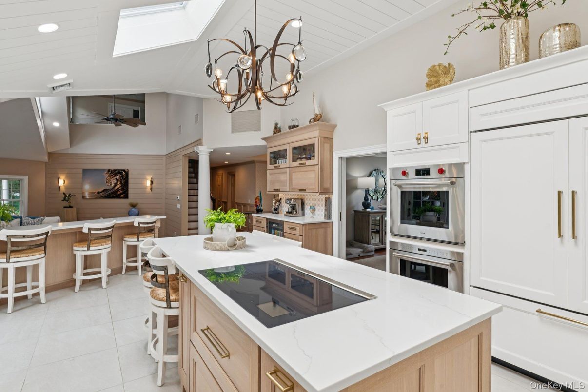 Chandelier, Interior, Kitchen, Recessed Lighting, Stainless Steel Appliances