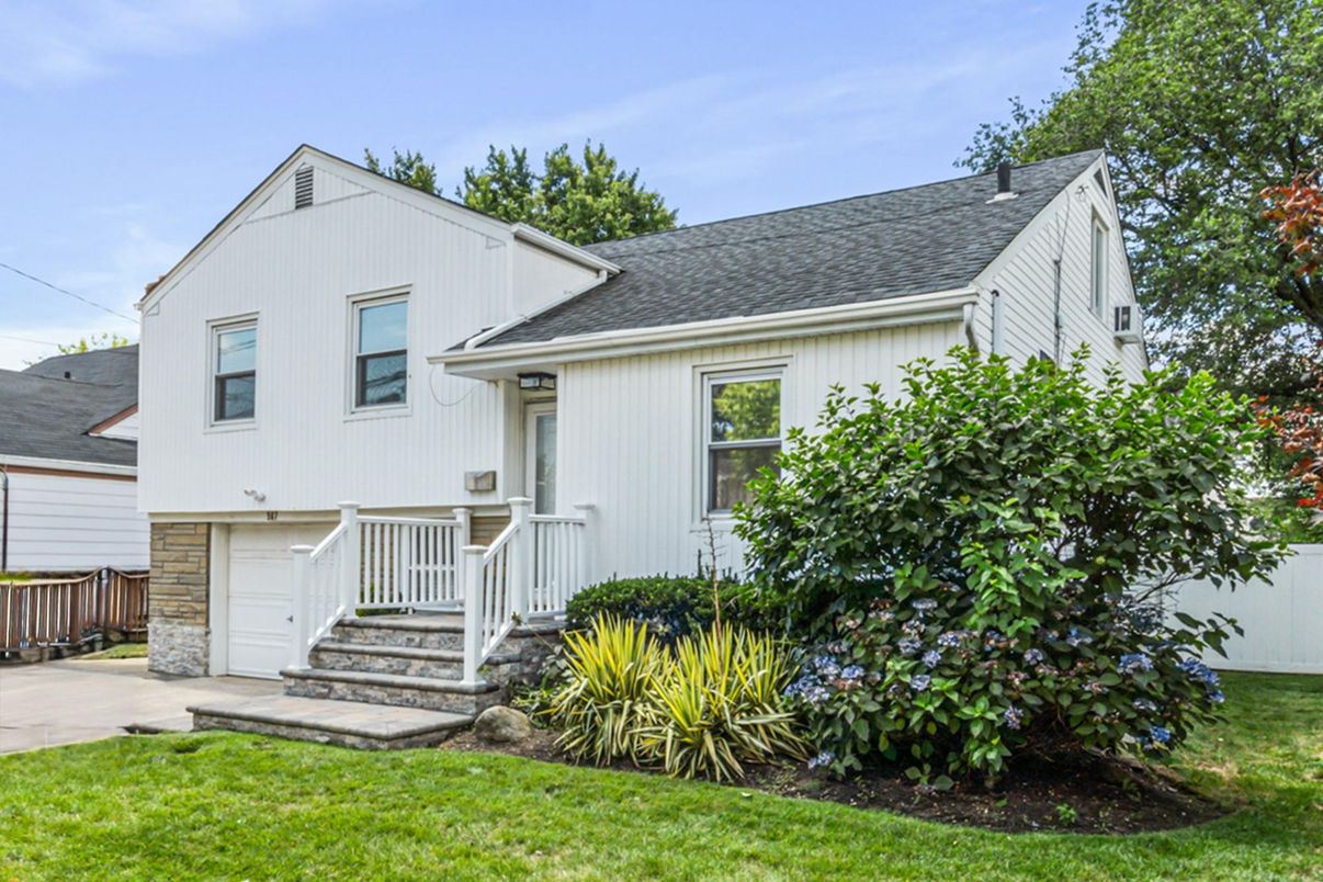 Attached, Exterior, Facade, Farmhouse