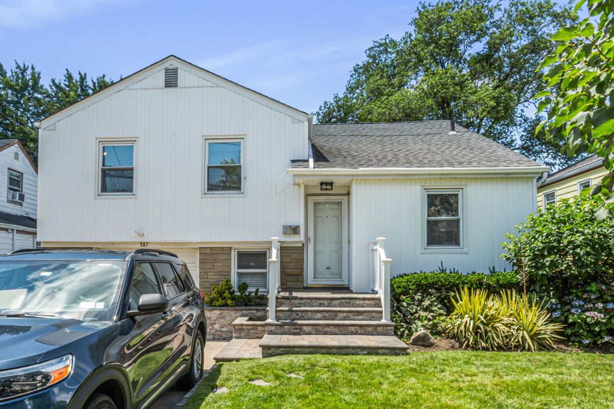 Exterior, Facade, Farmhouse