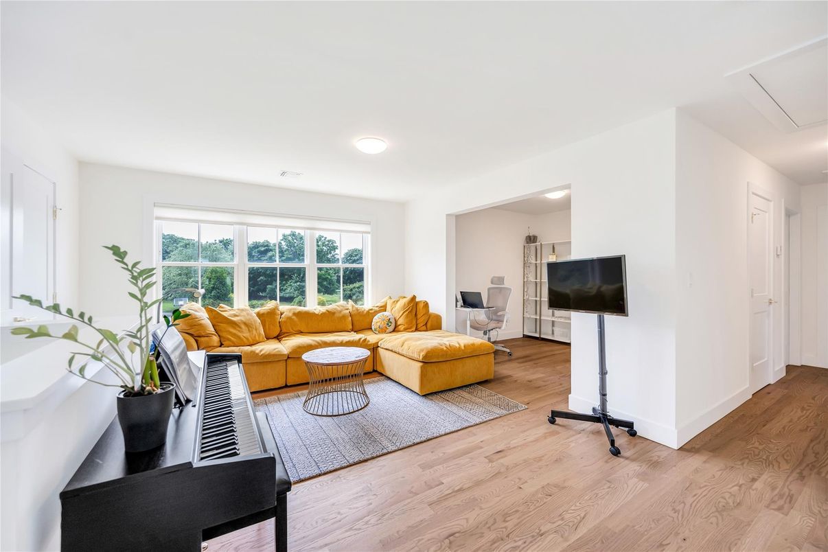 Interior, Living room, Piano, Recessed Lighting, Wood Texture Flooring