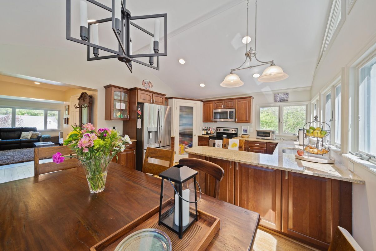 Dining room, Interior, Kitchen, Living room, Pendant Lights, Recessed Lighting, Stainless Steel Appliances, Wood Texture Flooring