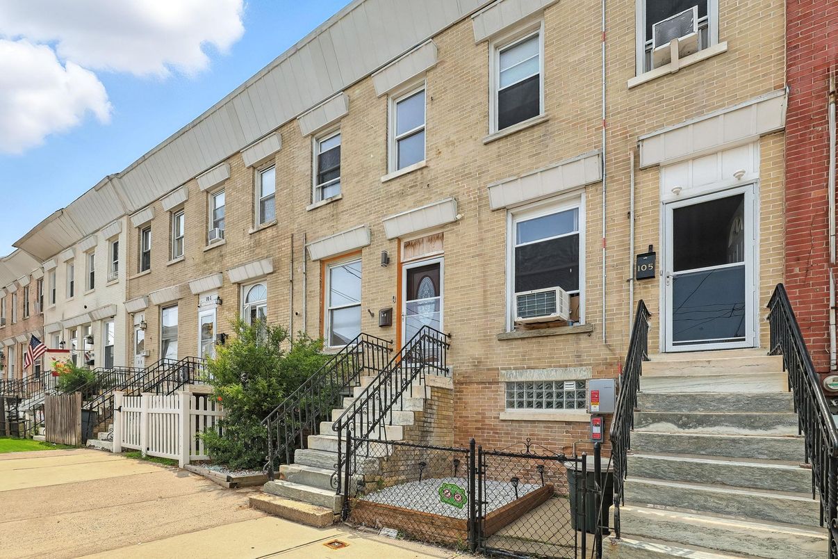 Exterior, Facade, Brick Facade, Rowhouse