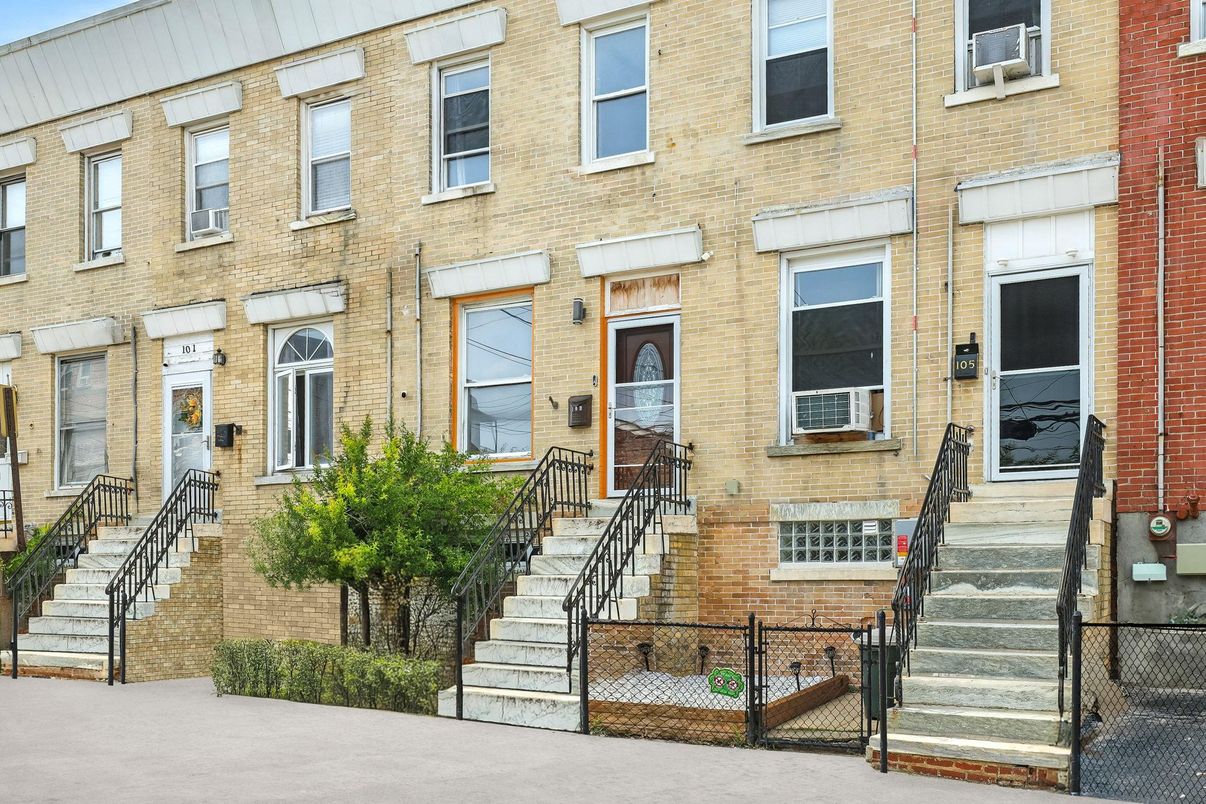 Exterior, Facade, Brick Facade, Rowhouse