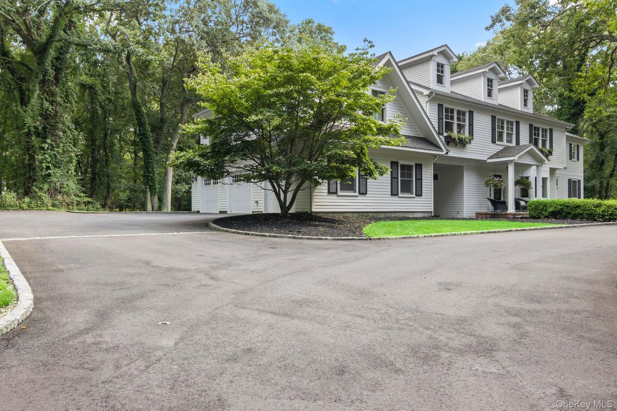 Attached, Exterior, Facade, American Foursquare