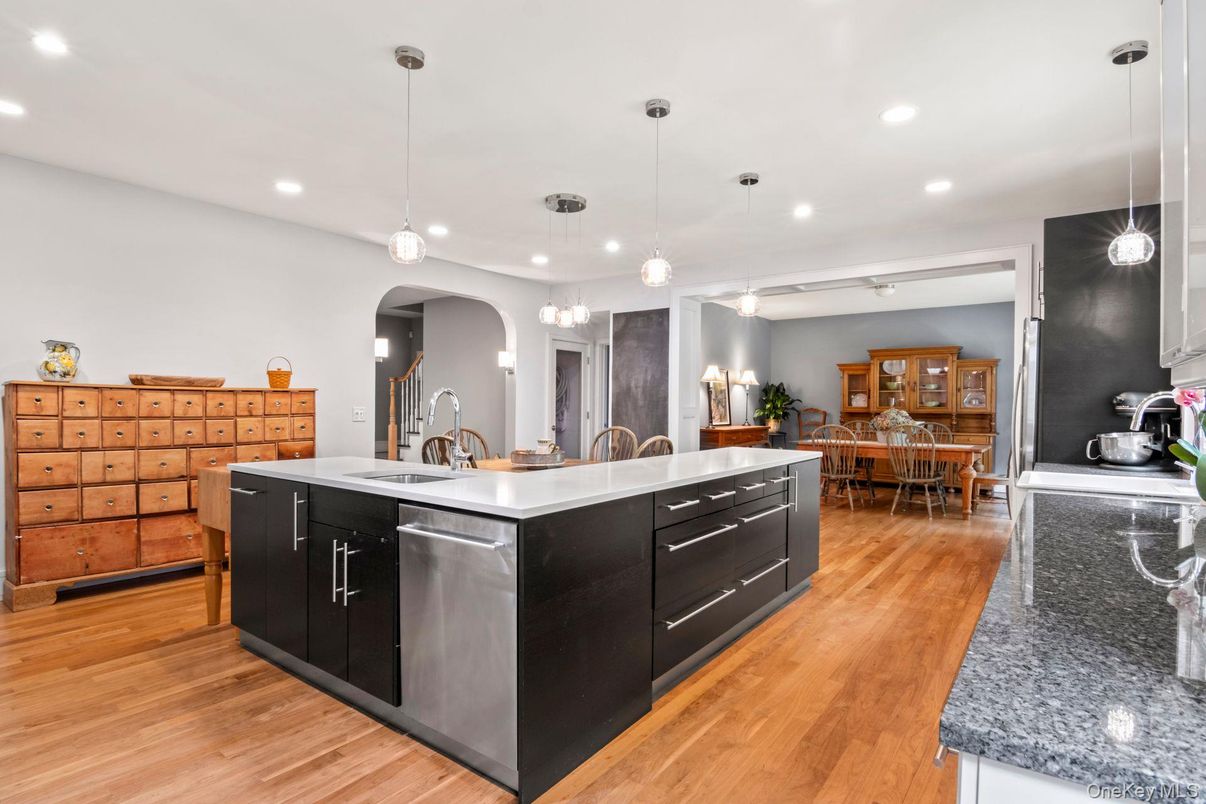 Dining room, Interior, Kitchen, Pendant Lights, Recessed Lighting, Wood Texture Flooring