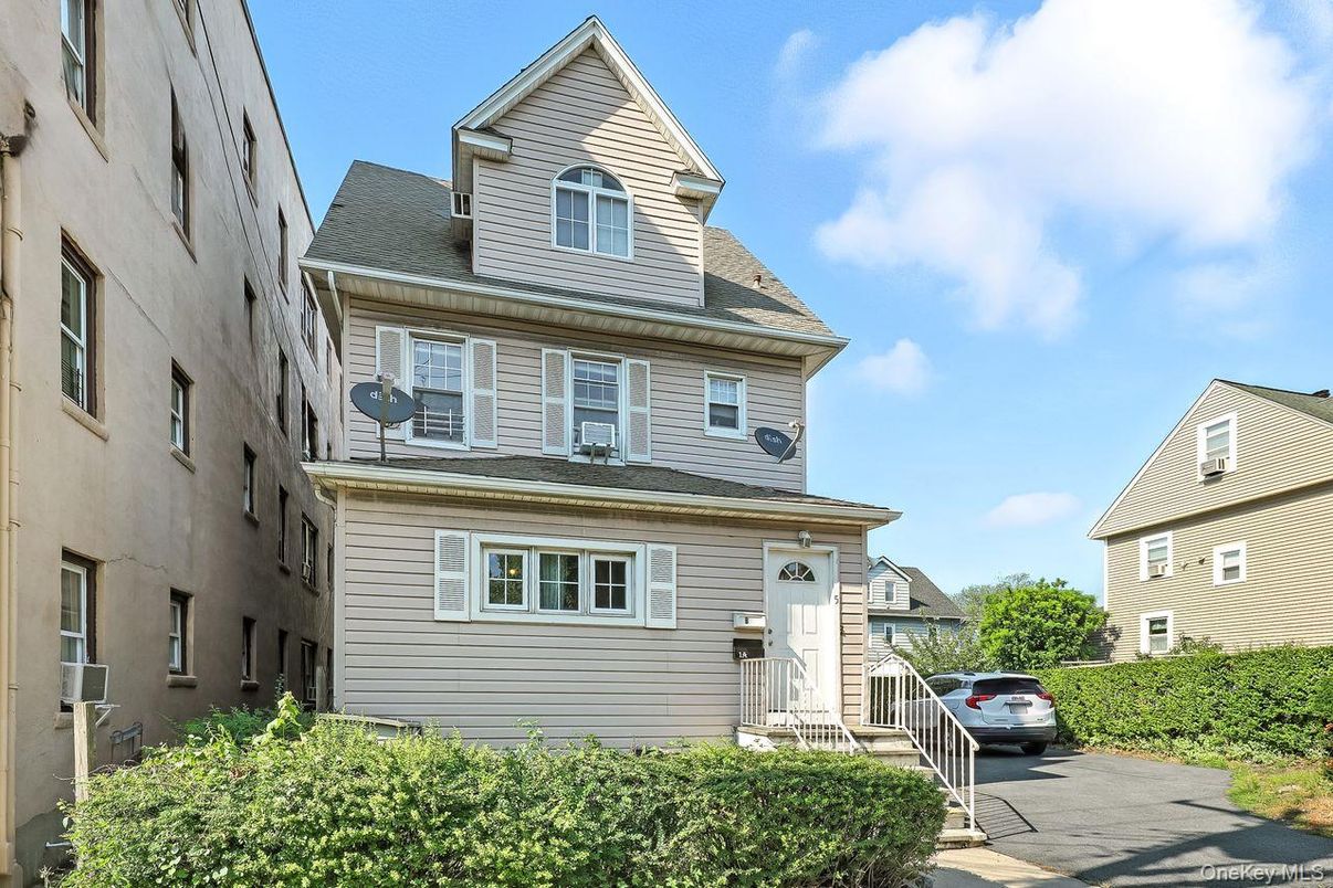 Exterior, Facade, Queen Anne Victorian