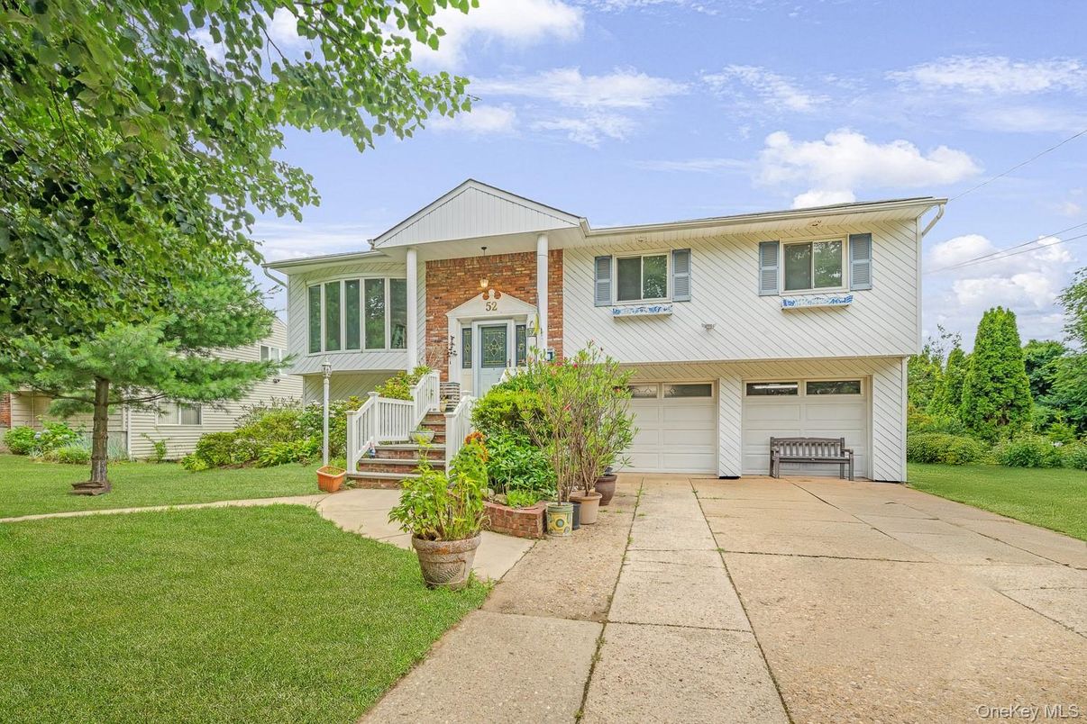 Attached, Exterior, Facade, Brick Facade, Raised Ranch