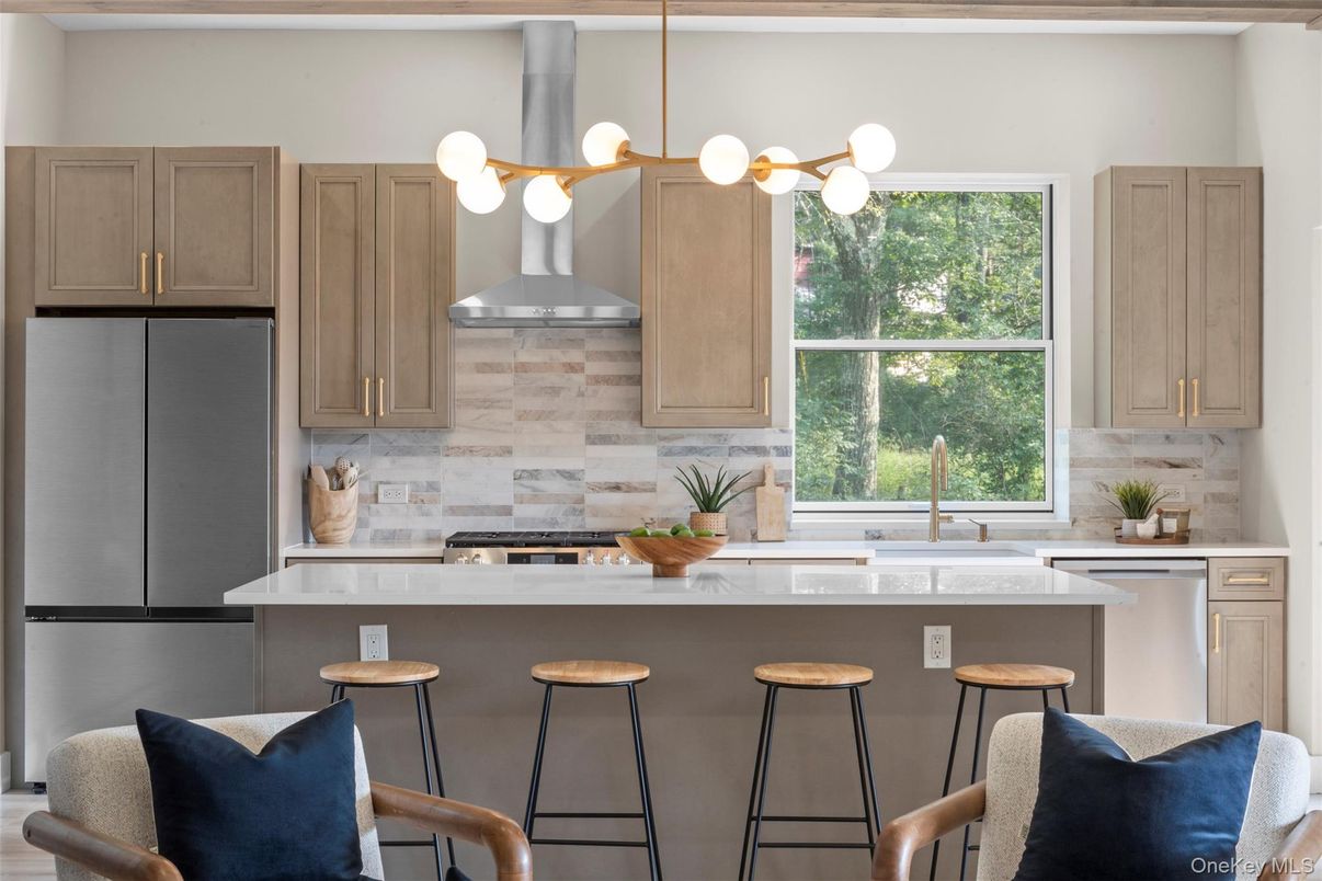 Interior, Kitchen, Pendant Lights, Stainless Steel Appliances