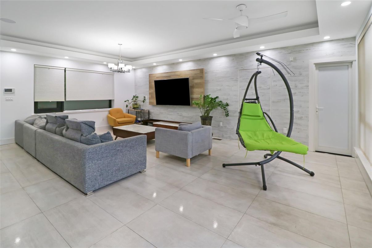 Interior, Living room, Pendant Lights, Recessed Lighting