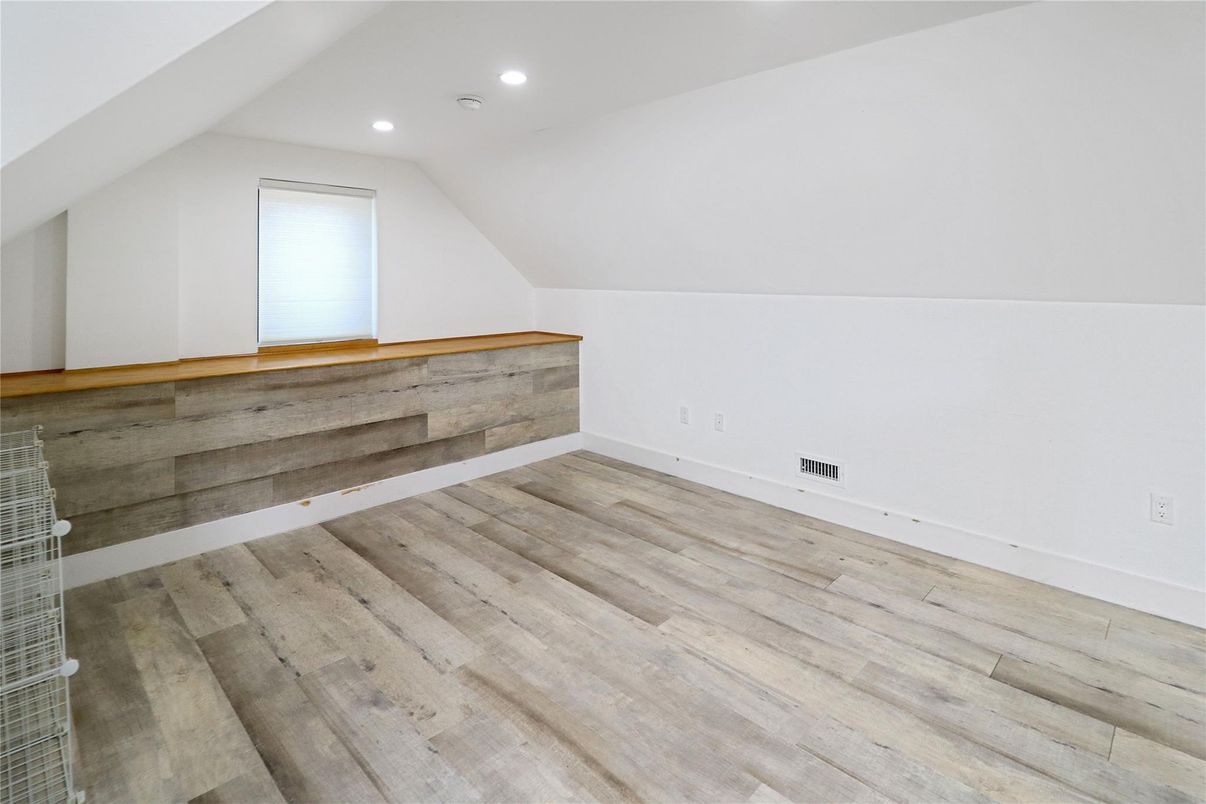 Empty room, Interior, Recessed Lighting, Wood Texture Flooring, Wooden Walls