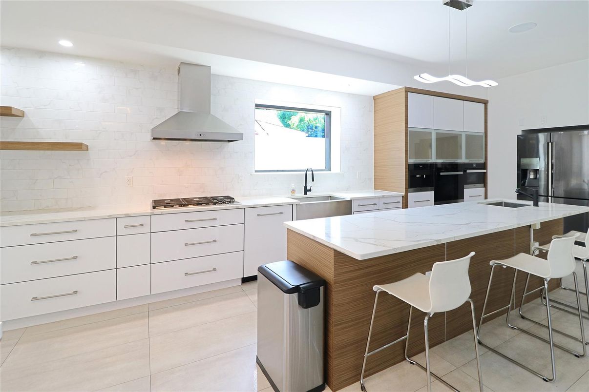 Interior, Kitchen, Pendant Lights, Recessed Lighting, Stainless Steel Appliances