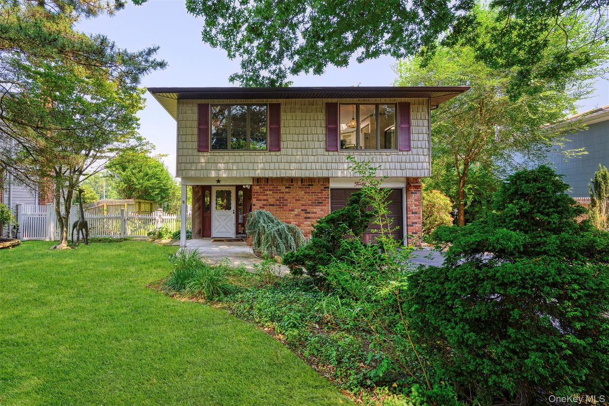 Backyard, Exterior, Facade, Brick Facade, Raised Ranch