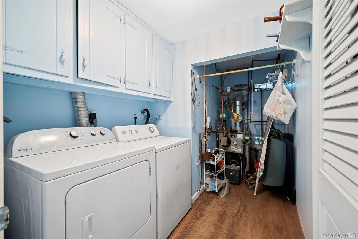 Interior, Washer, Wood Texture Flooring