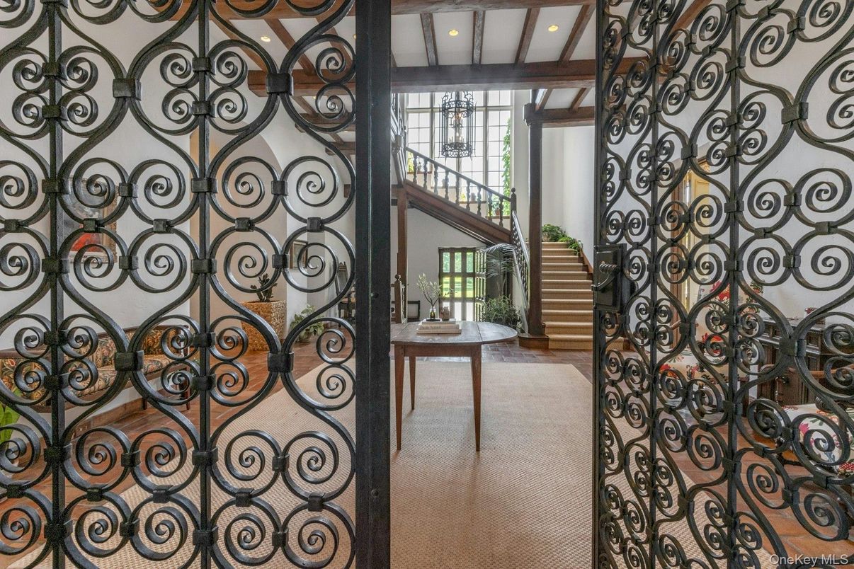 Interior, Recessed Lighting, Wine Storage, Wooden Beams