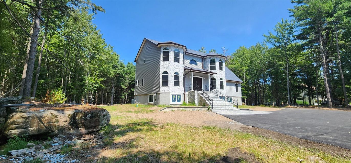 Backyard, Exterior, Facade, Queen Anne Victorian