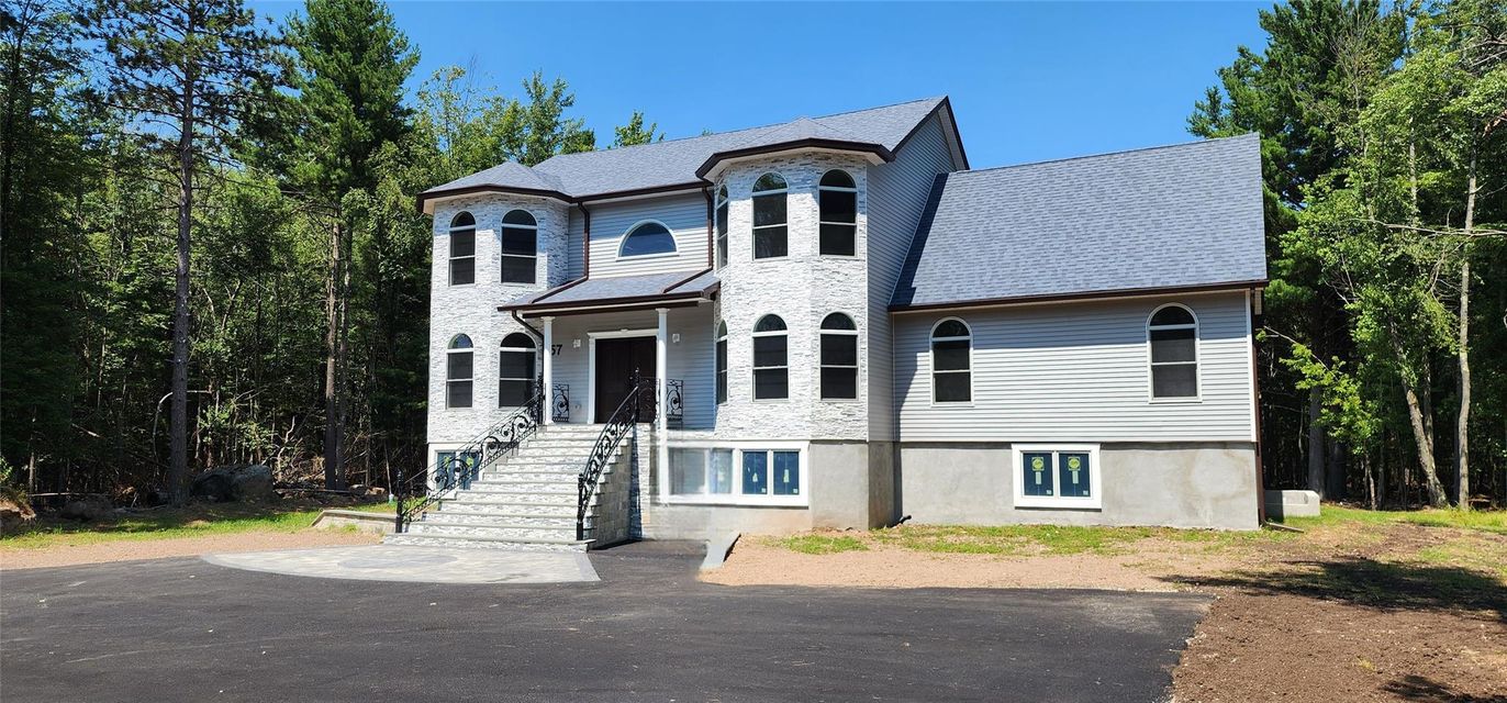 Exterior, Facade, Queen Anne Victorian