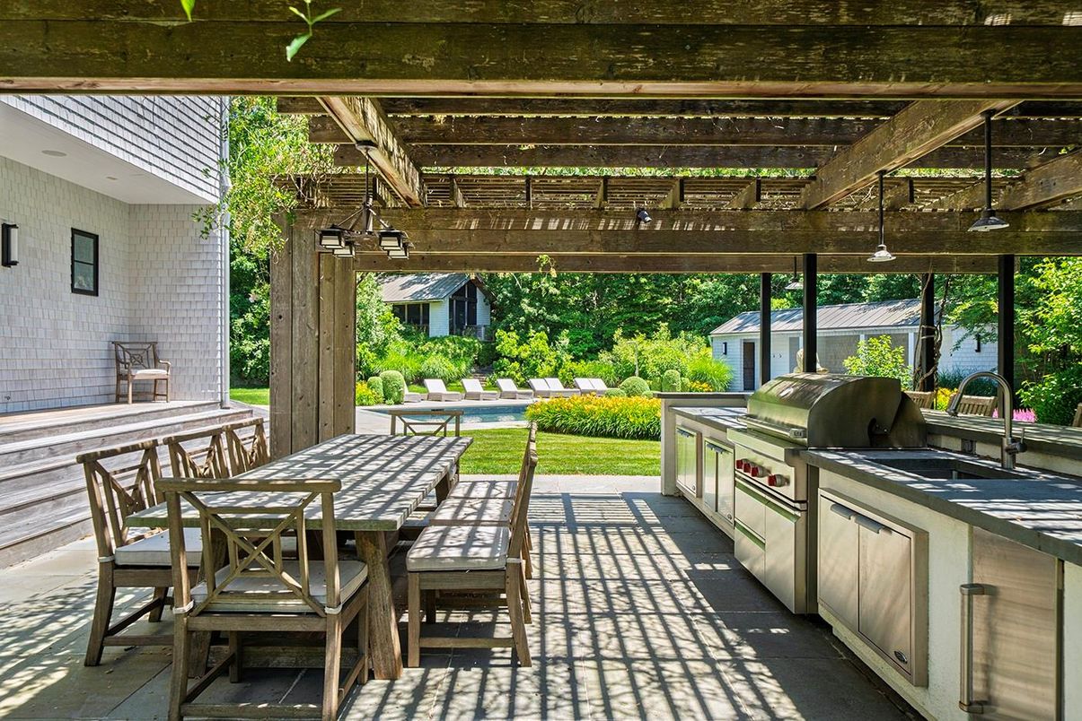 Exterior, Outdoor Kitchen