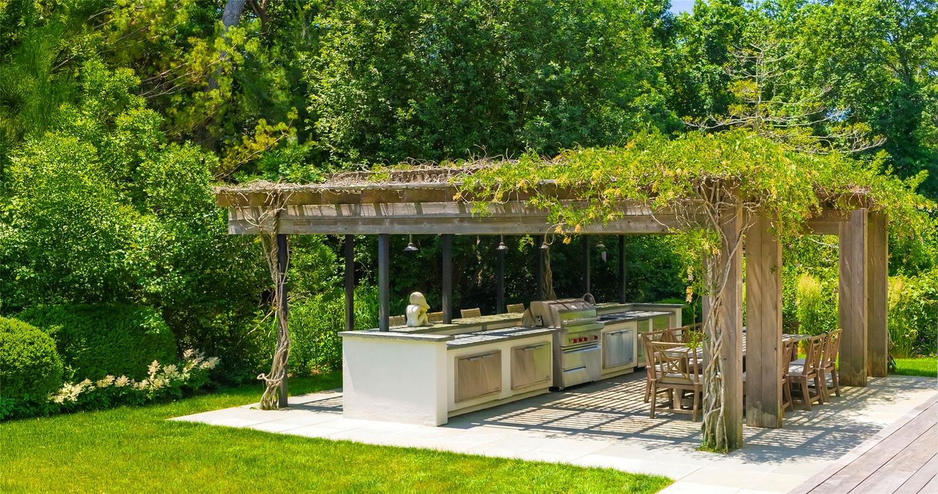 Exterior, Outdoor Kitchen